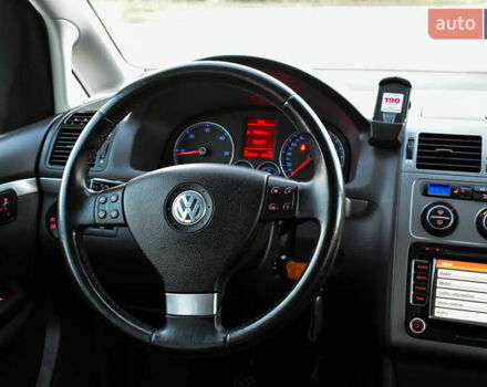 Синій Фольксваген Туран, об'ємом двигуна 2 л та пробігом 255 тис. км за 8400 $, фото 30 на Automoto.ua