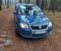 Синий Фольксваген Туран, объемом двигателя 1.6 л и пробегом 220 тыс. км за 7500 $, фото 1 на Automoto.ua