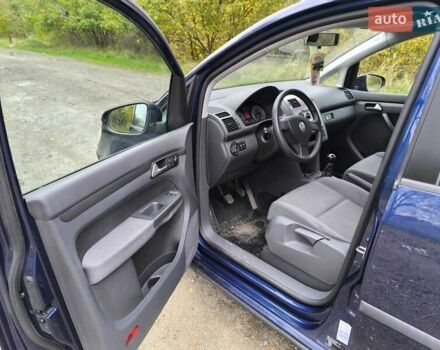 Синий Фольксваген Туран, объемом двигателя 1.9 л и пробегом 266 тыс. км за 7500 $, фото 3 на Automoto.ua