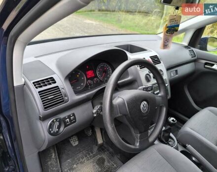 Синий Фольксваген Туран, объемом двигателя 1.9 л и пробегом 266 тыс. км за 7500 $, фото 2 на Automoto.ua