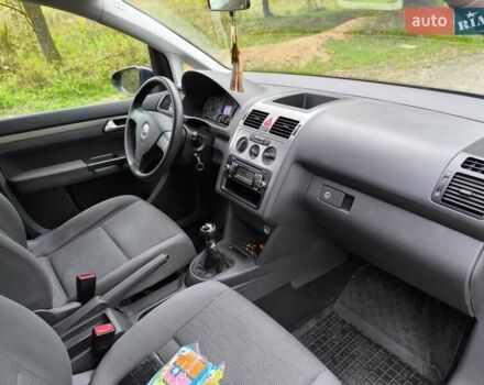 Синий Фольксваген Туран, объемом двигателя 1.9 л и пробегом 266 тыс. км за 7500 $, фото 6 на Automoto.ua