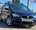 Синий Фольксваген Туран, объемом двигателя 1.6 л и пробегом 163 тыс. км за 8750 $, фото 1 на Automoto.ua
