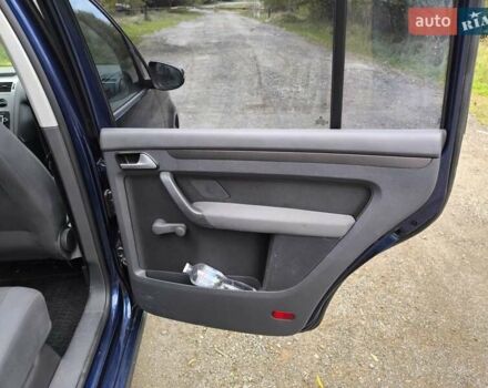 Синий Фольксваген Туран, объемом двигателя 1.9 л и пробегом 266 тыс. км за 7500 $, фото 5 на Automoto.ua