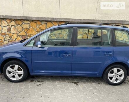 Синий Фольксваген Туран, объемом двигателя 1.6 л и пробегом 246 тыс. км за 7500 $, фото 4 на Automoto.ua