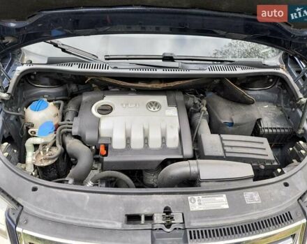 Синий Фольксваген Туран, объемом двигателя 1.9 л и пробегом 266 тыс. км за 7500 $, фото 4 на Automoto.ua