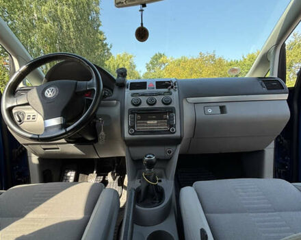 Синій Фольксваген Туран, об'ємом двигуна 1.97 л та пробігом 257 тис. км за 9550 $, фото 15 на Automoto.ua