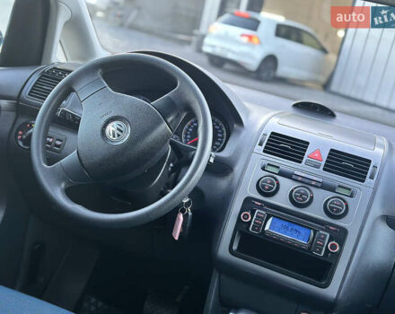 Синий Фольксваген Туран, объемом двигателя 1.4 л и пробегом 220 тыс. км за 7600 $, фото 77 на Automoto.ua