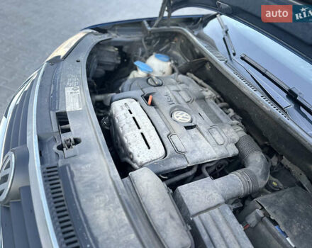 Синий Фольксваген Туран, объемом двигателя 1.4 л и пробегом 220 тыс. км за 7600 $, фото 86 на Automoto.ua