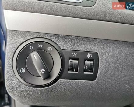 Синий Фольксваген Туран, объемом двигателя 1.6 л и пробегом 252 тыс. км за 8400 $, фото 37 на Automoto.ua