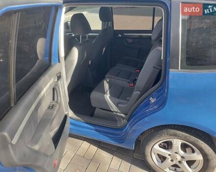 Синий Фольксваген Туран, объемом двигателя 1.6 л и пробегом 282 тыс. км за 8400 $, фото 11 на Automoto.ua