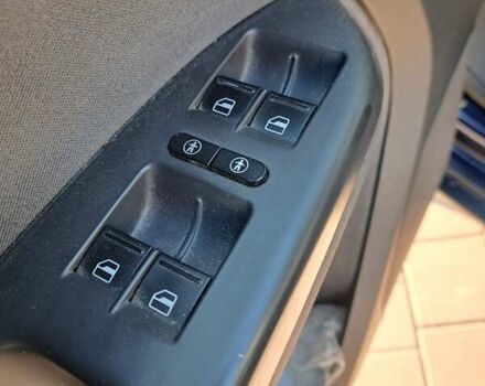 Синий Фольксваген Туран, объемом двигателя 1.6 л и пробегом 284 тыс. км за 9500 $, фото 14 на Automoto.ua