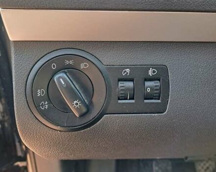 Синий Фольксваген Туран, объемом двигателя 1.6 л и пробегом 284 тыс. км за 9500 $, фото 13 на Automoto.ua