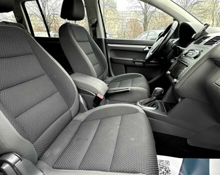 Синий Фольксваген Туран, объемом двигателя 1.6 л и пробегом 267 тыс. км за 9500 $, фото 2 на Automoto.ua