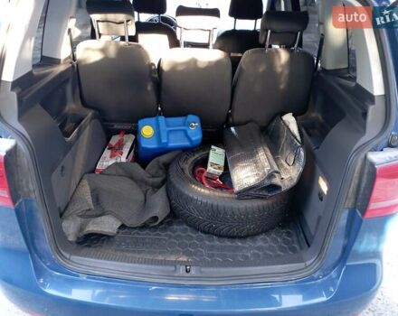 Синий Фольксваген Туран, объемом двигателя 1.6 л и пробегом 260 тыс. км за 10800 $, фото 2 на Automoto.ua