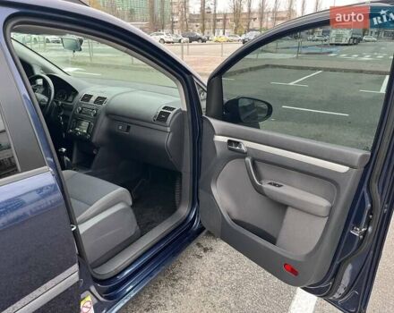 Синій Фольксваген Туран, об'ємом двигуна 1.2 л та пробігом 216 тис. км за 9500 $, фото 11 на Automoto.ua