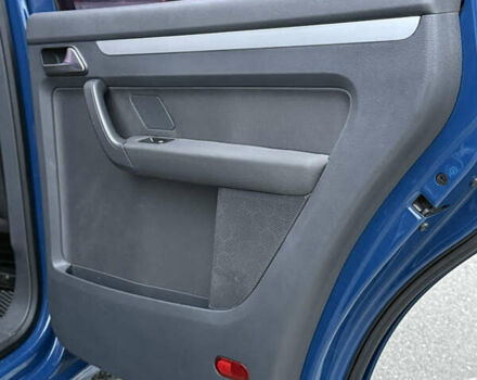 Синій Фольксваген Туран, об'ємом двигуна 1.39 л та пробігом 203 тис. км за 8999 $, фото 22 на Automoto.ua