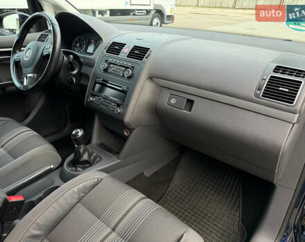 Синий Фольксваген Туран, объемом двигателя 2 л и пробегом 278 тыс. км за 11600 $, фото 11 на Automoto.ua