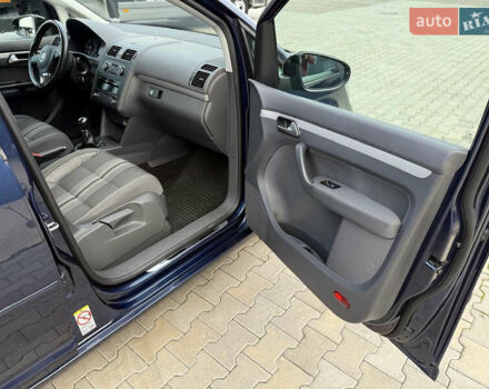Синий Фольксваген Туран, объемом двигателя 2 л и пробегом 278 тыс. км за 11600 $, фото 9 на Automoto.ua