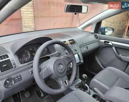 Синій Фольксваген Туран, об'ємом двигуна 1.6 л та пробігом 302 тис. км за 10300 $, фото 3 на Automoto.ua