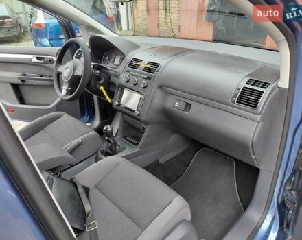 Синій Фольксваген Туран, об'ємом двигуна 1.6 л та пробігом 302 тис. км за 10300 $, фото 10 на Automoto.ua