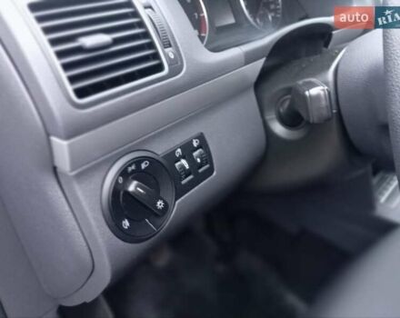 Синий Фольксваген Туран, объемом двигателя 1.2 л и пробегом 160 тыс. км за 7650 $, фото 26 на Automoto.ua