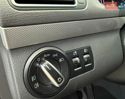 Синий Фольксваген Туран, объемом двигателя 2 л и пробегом 278 тыс. км за 11600 $, фото 24 на Automoto.ua