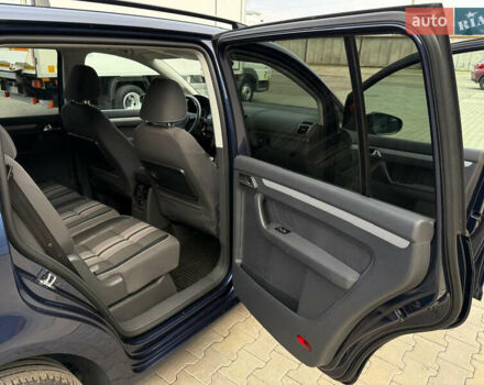 Синий Фольксваген Туран, объемом двигателя 2 л и пробегом 278 тыс. км за 11600 $, фото 13 на Automoto.ua