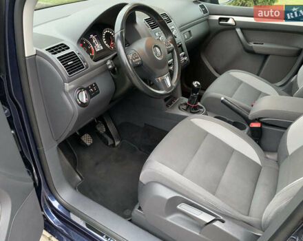 Синий Фольксваген Туран, объемом двигателя 1.6 л и пробегом 211 тыс. км за 11300 $, фото 12 на Automoto.ua