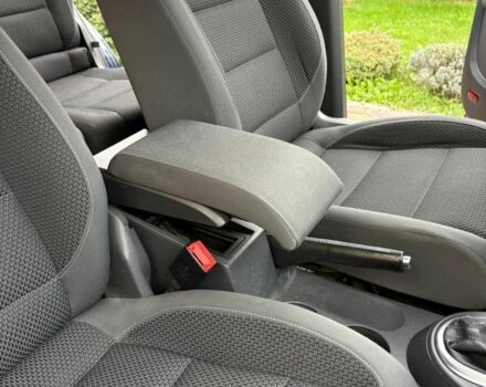 Синий Фольксваген Туран, объемом двигателя 2 л и пробегом 174 тыс. км за 13700 $, фото 3 на Automoto.ua