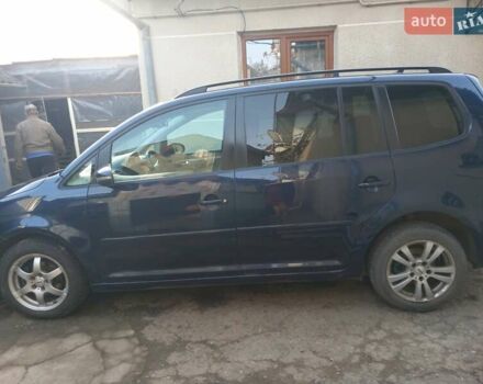 Синий Фольксваген Туран, объемом двигателя 1.6 л и пробегом 279 тыс. км за 9850 $, фото 1 на Automoto.ua