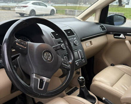 Синий Фольксваген Туран, объемом двигателя 1.6 л и пробегом 200 тыс. км за 11200 $, фото 4 на Automoto.ua