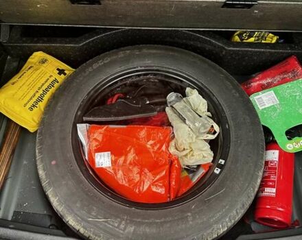 Синий Фольксваген Туран, объемом двигателя 1.97 л и пробегом 200 тыс. км за 18000 $, фото 16 на Automoto.ua