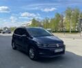 Синий Фольксваген Туран, объемом двигателя 2 л и пробегом 220 тыс. км за 17700 $, фото 1 на Automoto.ua