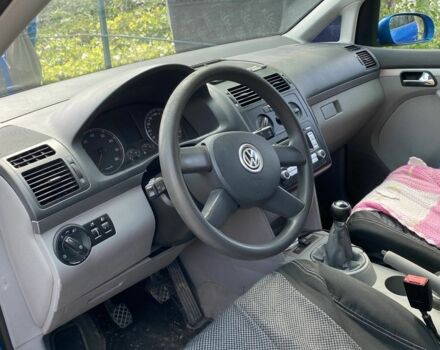 Синий Фольксваген Туран, объемом двигателя 1.6 л и пробегом 270 тыс. км за 5400 $, фото 6 на Automoto.ua