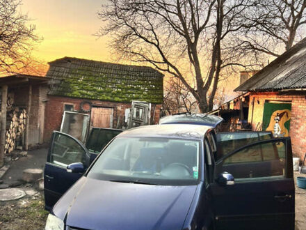 Синий Фольксваген Туран, объемом двигателя 1.6 л и пробегом 250 тыс. км за 5400 $, фото 1 на Automoto.ua