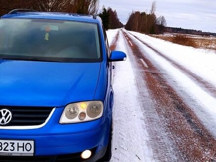 Синій Фольксваген Туран, об'ємом двигуна 2 л та пробігом 290 тис. км за 5500 $, фото 1 на Automoto.ua