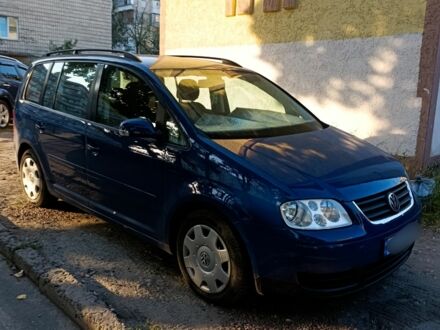 Синий Фольксваген Туран, объемом двигателя 1.6 л и пробегом 205 тыс. км за 5350 $, фото 1 на Automoto.ua