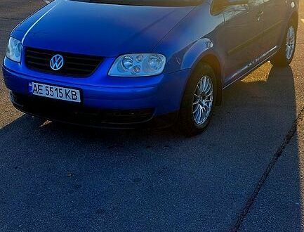 Фольксваген Туран 2003 у Дніпро (Дніпропетровську) на Automoto.ua Синій Фольксваген Туран, об'ємом двигуна 1.6 л та пробігом 227 тис. км за 5800 $, фото 1 на Automoto.ua