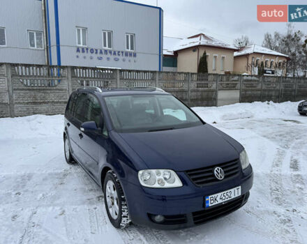 Синий Фольксваген Туран, объемом двигателя 1.9 л и пробегом 325 тыс. км за 5200 $, фото 1 на Automoto.ua