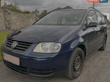 Синий Фольксваген Туран, объемом двигателя 1.6 л и пробегом 200 тыс. км за 5500 $, фото 1 на Automoto.ua