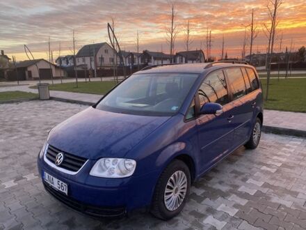 Синій Фольксваген Туран, об'ємом двигуна 2 л та пробігом 322 тис. км за 2700 $, фото 1 на Automoto.ua