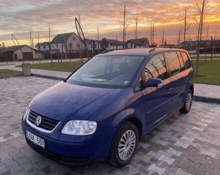 Синий Фольксваген Туран, объемом двигателя 2 л и пробегом 322 тыс. км за 2700 $, фото 1 на Automoto.ua
