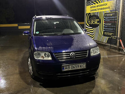 Фольксваген Туран 2006 у Тульчине на Automoto.ua Синій Фольксваген Туран, об'ємом двигуна 1.6 л та пробігом 210 тис. км за 5700 $, фото 1 на Automoto.ua
