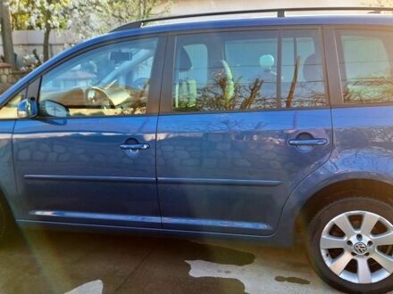 Синий Фольксваген Туран, объемом двигателя 1.9 л и пробегом 250 тыс. км за 7500 $, фото 1 на Automoto.ua