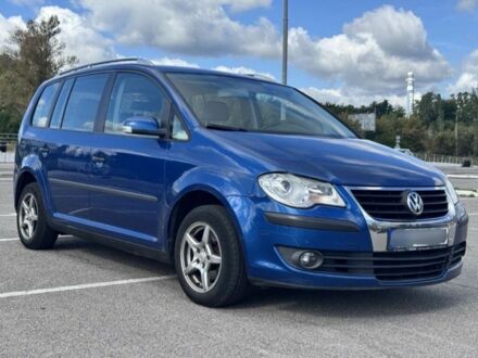 Синий Фольксваген Туран, объемом двигателя 1.9 л и пробегом 230 тыс. км за 4500 $, фото 1 на Automoto.ua