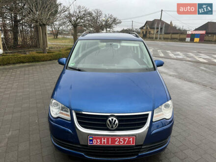 Синий Фольксваген Туран, объемом двигателя 1.6 л и пробегом 236 тыс. км за 6700 $, фото 1 на Automoto.ua