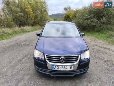 Фольксваген Туран 2009 в Береговом на Automoto.ua Синий Фольксваген Туран, объемом двигателя 1.9 л и пробегом 266 тыс. км за 7500 $, фото 1 на Automoto.ua
