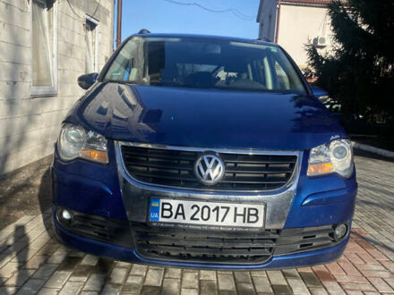 Фольксваген Туран 2009 в Днепре (Днепропетровске) на Automoto.ua Синий Фольксваген Туран, объемом двигателя 1.9 л и пробегом 400 тыс. км за 9000 $, фото 1 на Automoto.ua