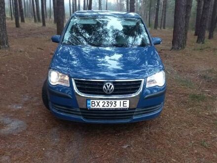 Синий Фольксваген Туран, объемом двигателя 1.6 л и пробегом 220 тыс. км за 7500 $, фото 1 на Automoto.ua