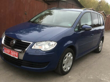 Синий Фольксваген Туран, объемом двигателя 1.6 л и пробегом 214 тыс. км за 7500 $, фото 1 на Automoto.ua